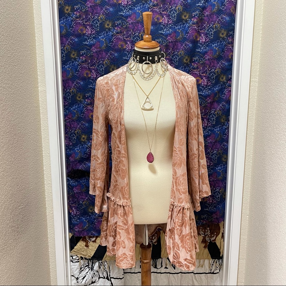 π Lovely Velvet ruffle cardigan - Picture 2 of 11